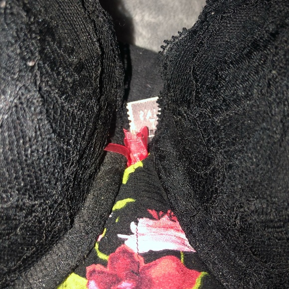 Victoria Secret balconet bra - Picture 3 of 5